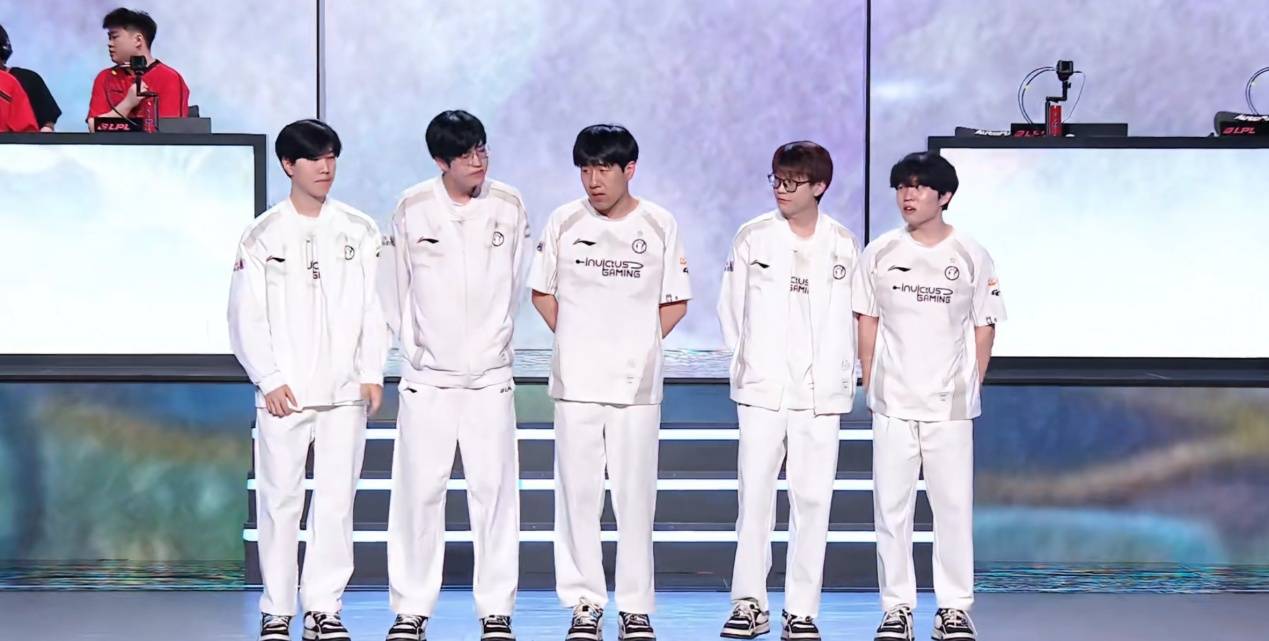 Rookie回归赛场，挺进下一轮首场状态亮眼，雄鹿观众沸腾！的简单介绍-爱游戏网站入口